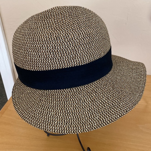 Adjustable Summer Hat - Picture 4 of 7